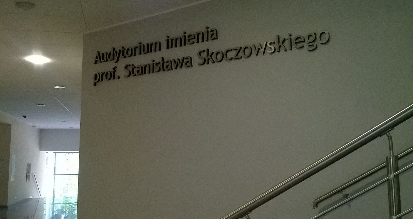 Obraz zawierający tekst, wewnątrzOpis wygenerowany automatycznie