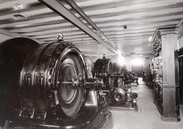 Hala generatorów w Zakładach ASEA w Västeräs (źródło: commons.wikimedia.org)