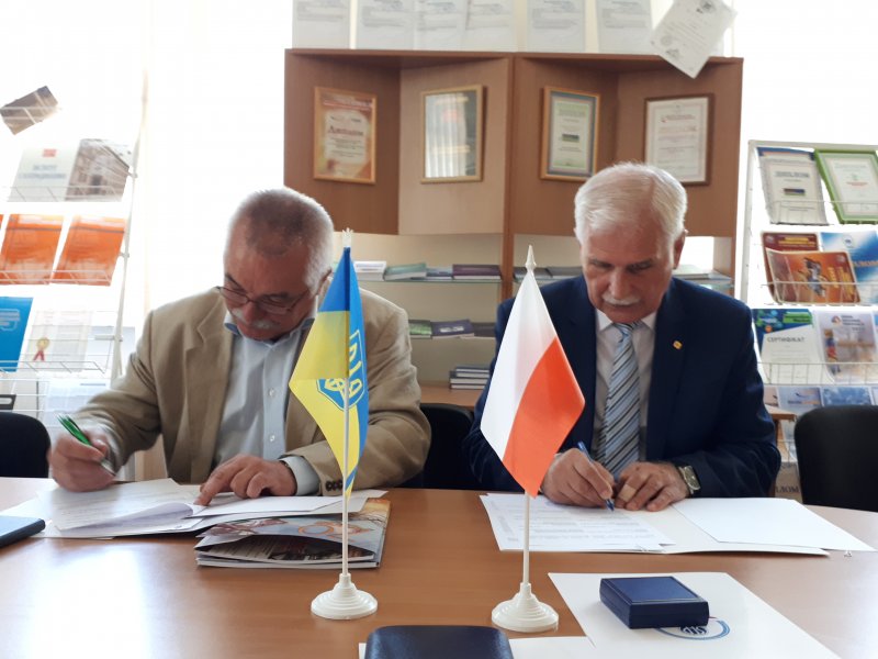 Podpisanie umowy z Instytutem Elektrodynamiki - prof. A.V. Kirilenko i prezes P. Szymczak