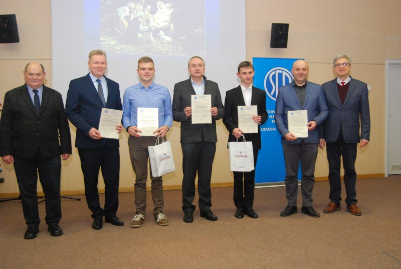 Moment ogłoszenia wyników Konkursu, od lewej: Paweł Mytnik, Adam Idźkowski, Artur Mentel, Robert Sobolewski, Michał Domasik, Łukasz Sajewski, Bogusław Butryło (fot. Mirosław Danowski)