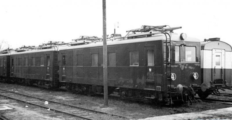 Lekkie lokomotywy manewrowe EL.200 wyprodukowane w Zakładach Cegielskiego w Poznaniu. Trzy z czterech takich pojazdów zostało zniszczone we wrześniu 1939 r.