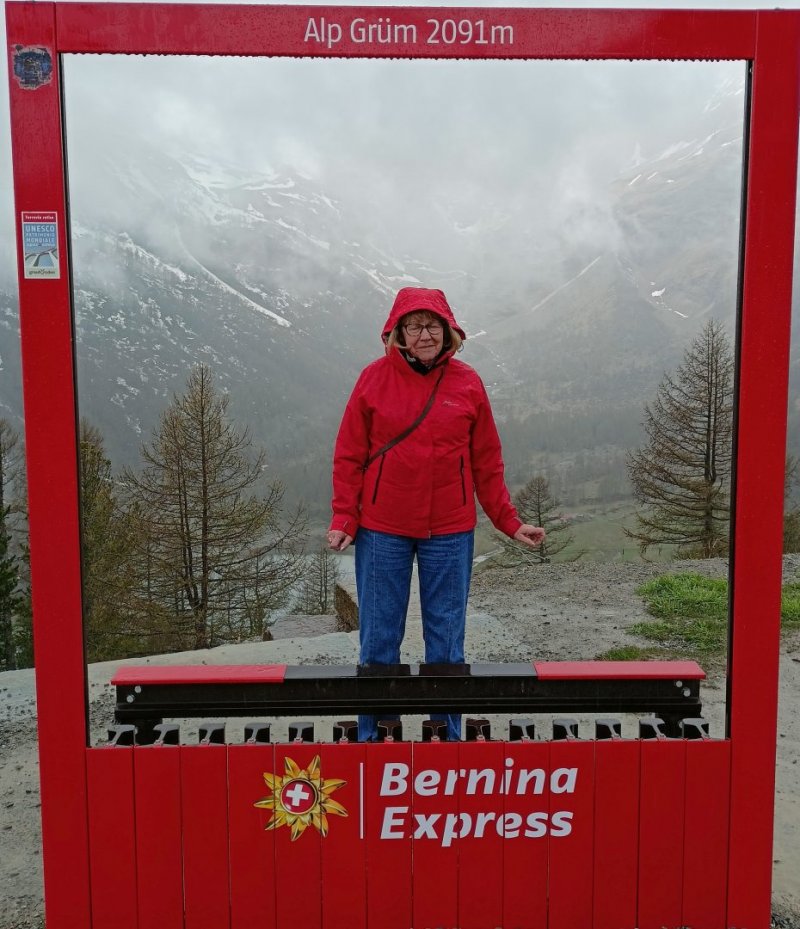 Grażyna w punkcie widokowym na lodowiec Palügletscher - Alp Grüm - Szwajcaria fot. G. Brydak