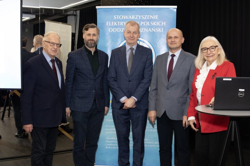 Odznaczeni Złotą lub Srebrną Odznaką Honorową SEP Koledzy (od lewej) – Wojciech Kasprzak, Jacek Kurek, Jacek Krawczyk