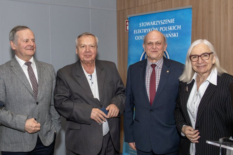 Odznaczeni Szafirową Odznaką Honorową SEP