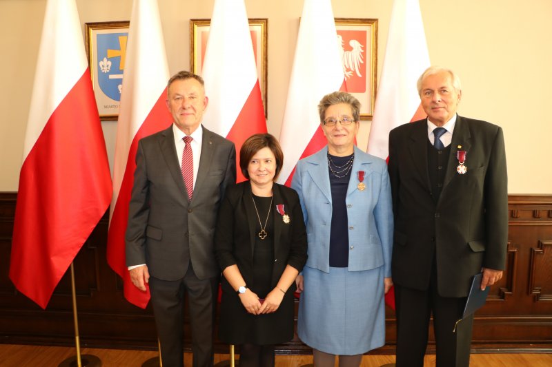 od lewej: Karol Młynarczyk- Wicewojewoda Łódzki, Anna Grabiszewska, Sabina Domaradzka, Władysław Szymczyk.