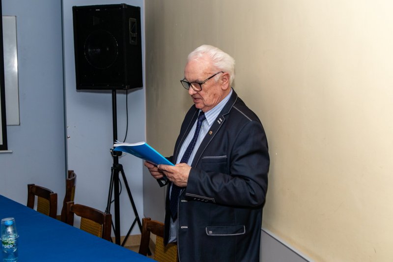 Kol. Eugeniusz Spiralski przedstawia sprawozdanie Komisji Rewizyjnej OP SEP za rok 2024
