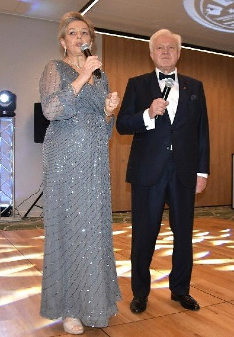 Kol. Joanna Perkuszewska Wiceprezes OR SEP i kol. Wiesław Michalski Zasłużony Senior rozpoczęli BAL