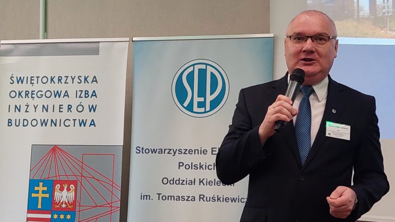Konferencja w Kielcach - 5 października - na otwarciu przemawia Prezes SEP Sławomir Cieślik