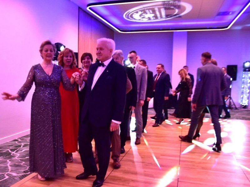 Poloneza czas zacząć.