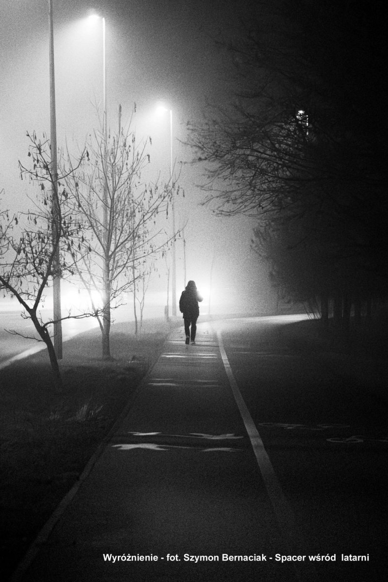 W - Bernaciak Szymon - Spacer wśród latarni